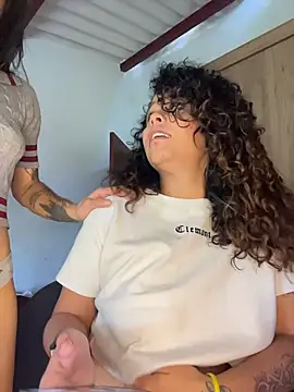 Twoshotsparty420 online show from April 21, 4:58 pm