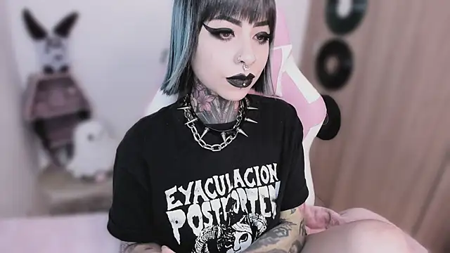 shes creepy online show from May 16, 6:49 am