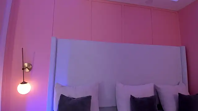 luna veega online show from April 21, 4:58 pm