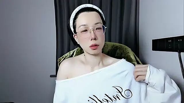 lin lin 520 520 online show from May 1, 4:10 pm