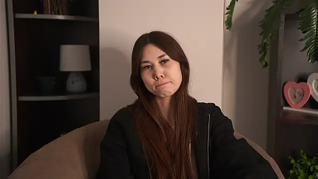 ShareeLavertue online show from March 11, 5:55 am