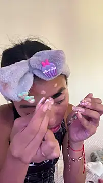 sylphiee  online show from April 12, 7:38 pm