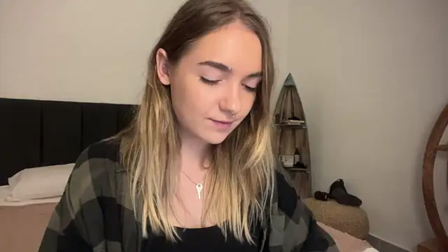 RoxyWet online show from April 16, 1:44 pm