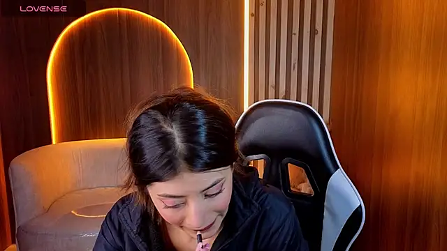 Lia queen tx online show from May 28, 3:15 am