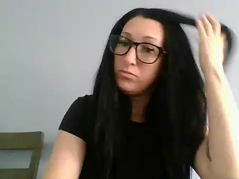 TheVictoriaWolf online show from April 19, 6:32 pm