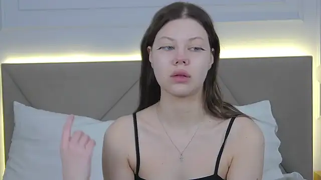 Sophie Rays online show from April 17, 4:03 am