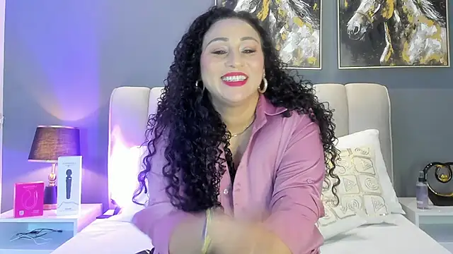 VaniaRouse online show from May 28, 1:53 pm
