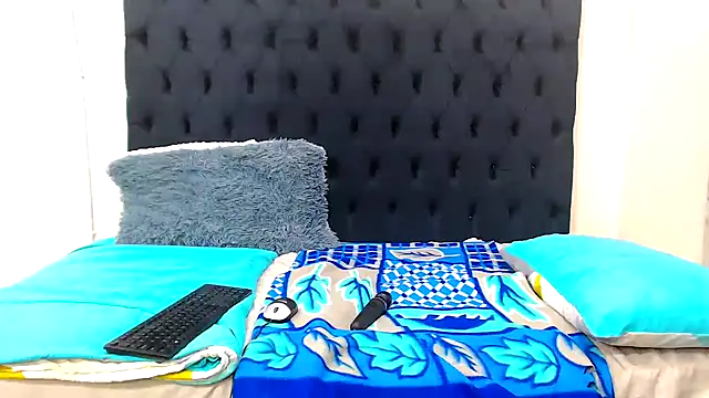 Dark Slim Thick online show from April 19, 7:05 pm