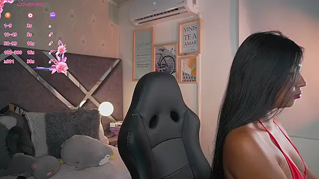 Naomi-Gray online show from June 5, 6:47 pm