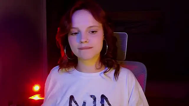 mollybossy online show from April 18, 8:31 pm