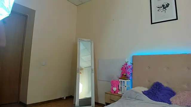 MelanieCuty online show from July 28, 5:38 am