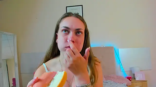MelanieCuty online show from July 22, 5:41 am