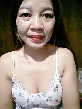Yiyi102300 online show from May 18, 10:38 pm