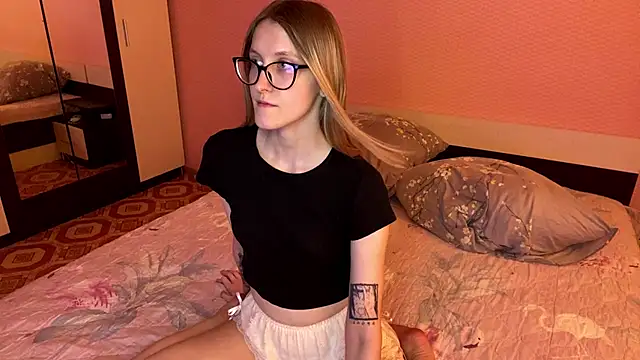 Julia Charm online show from June 21, 4:11 pm