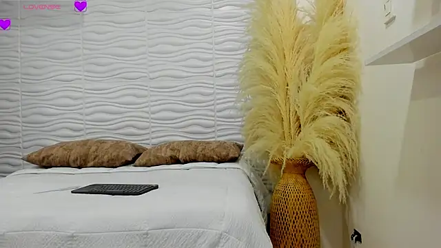 AlondraSoomer online show from May 21, 5:16 am