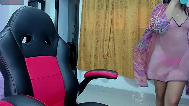 IsaSkinny online show from May 19, 7:21 pm