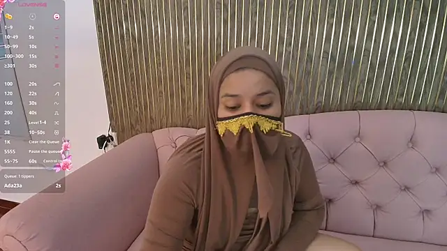 Aminaa Kaarim online show from May 9, 6:32 pm