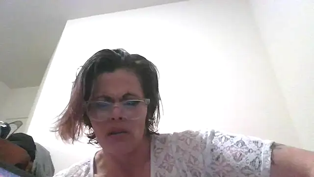 kitty-kitten82 online show from March 24, 5:46 am