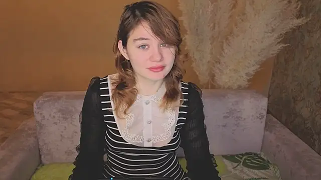 ElizabethRedWings online show from May 19, 1:56 am