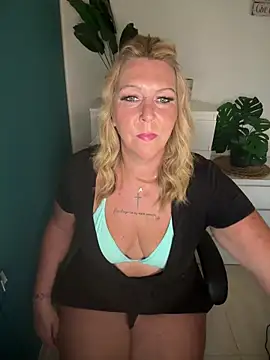 SuesseAurelie1 online show from May 10, 1:35 pm