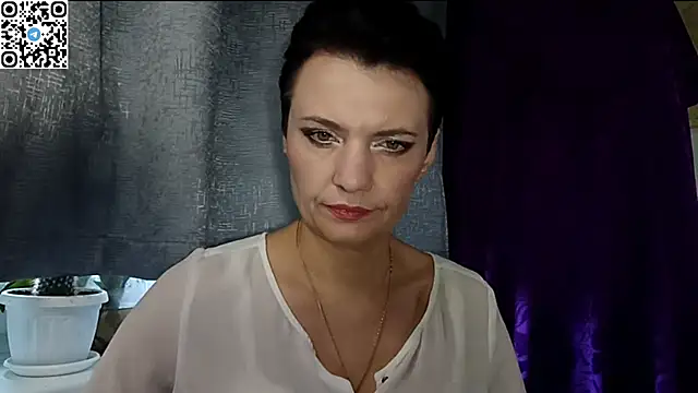 HotMamaQueen234 online show from May 11, 1:13 pm