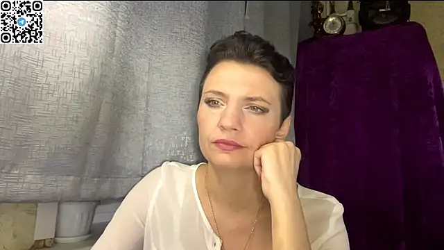HotMamaQueen234 online show from May 25, 9:03 pm