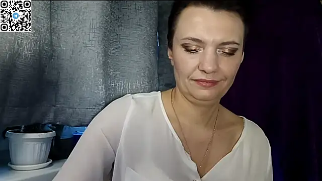 HotMamaQueen234 online show from May 11, 4:04 pm