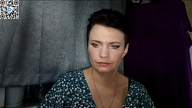 HotMamaQueen234 online show from May 15, 9:17 pm