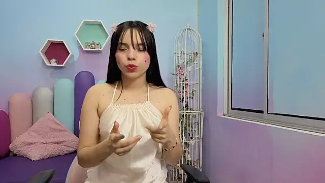 Isaa Skinny online show from June 4, 3:45 am