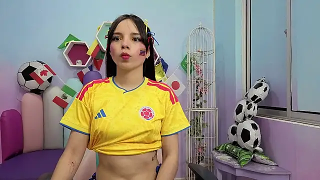 Isaa Skinny online show from June 18, 3:41 am