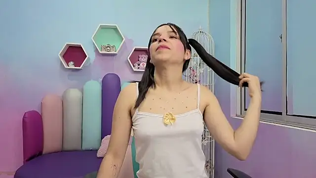 Isaa Skinny online show from June 8, 3:51 am