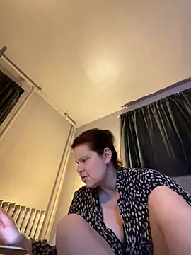 JulieetteLatte online show from April 2, 1:25 am