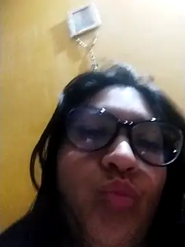 LatinSquirtBaby online show from May 19, 1:56 am