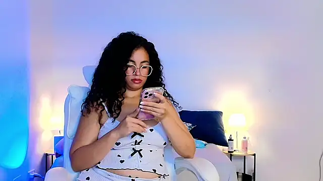 Luciianita lov199 online show from May 15, 1:54 am