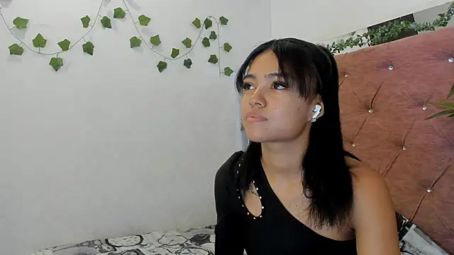 Alaia2 online show from May 2, 2:09 pm
