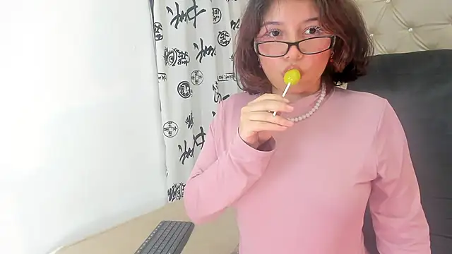 allicepetit online show from July 6, 5:46 am