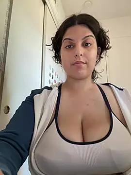 Yasminebbyxx online show from July 28, 11:59 pm