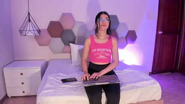 AnnieBlluee online show from May 7, 12:31 pm