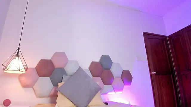 LilaRoss online show from May 29, 12:14 pm