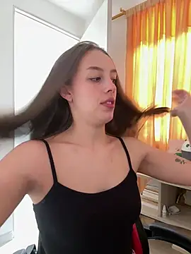 Lauren Storm online show from July 5, 2:45 pm
