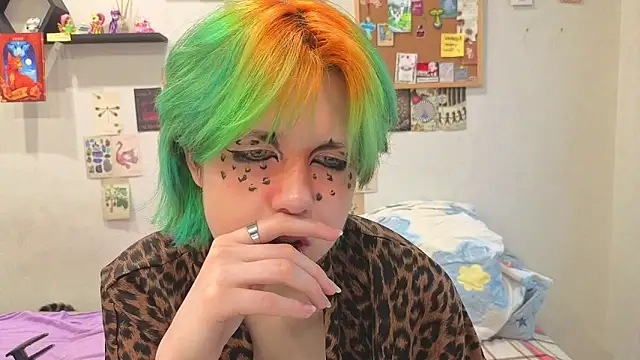 LittleKittenStar online show from May 28, 2:26 pm
