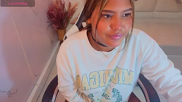 naomitp online show from May 28, 12:36 pm