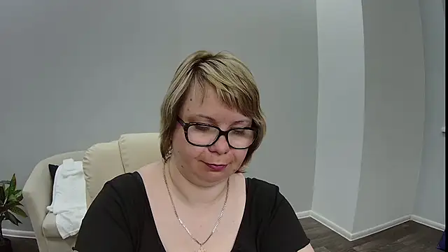 BonnnyBoobsy online show from July 19, 6:43 pm