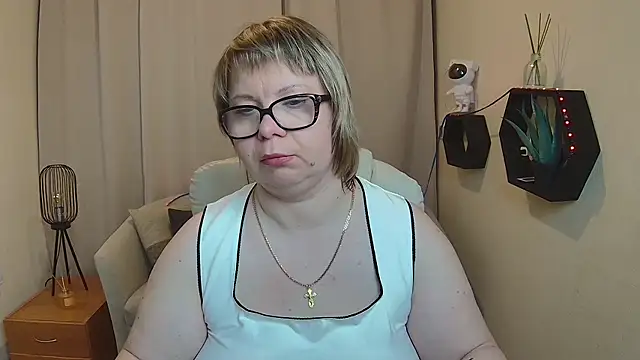 BonnnyBoobsy online show from May 12, 4:13 pm