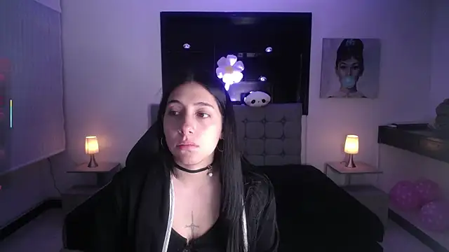 Melannyy V online show from May 16, 1:43 pm