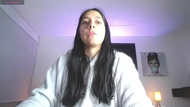 Melannyy V online show from May 27, 1:19 pm