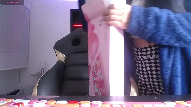 Melannyy V online show from April 24, 1:03 pm