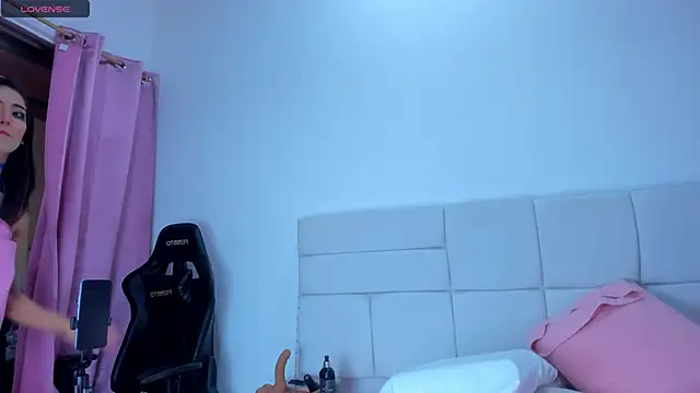 LiiaaGenner online show from May 29, 2:42 am