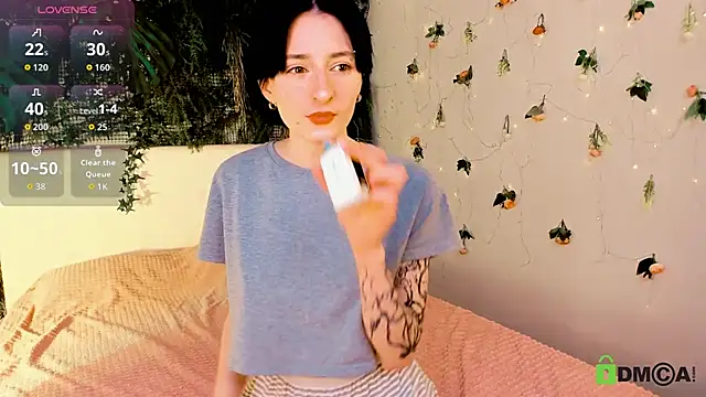 Kira  Cutie online show from May 28, 9:23 pm
