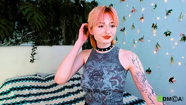Kira  Cutie online show from May 14, 8:47 pm